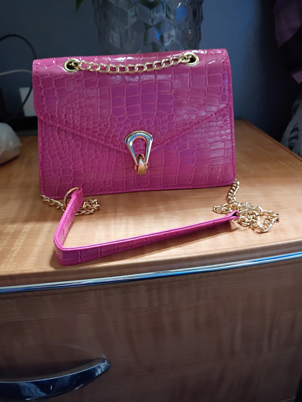 Fuchsia Croc-Embossed Chain Shoulder Bag - Gold Hardware - Picture 6 of 6